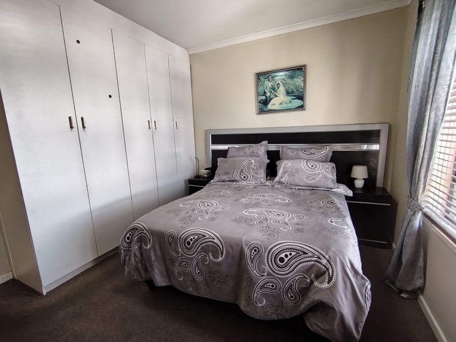 2 Bedroom Property for Sale in Vredekloof East Western Cape